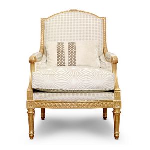 True, Classic armchair with handcrafted carvings