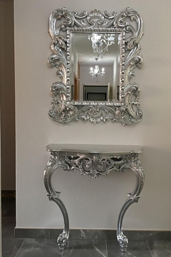 Loto small, Classic mirror with gold leaf finishings frame