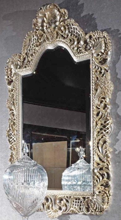 5824, Mirror in carved and pierced wood