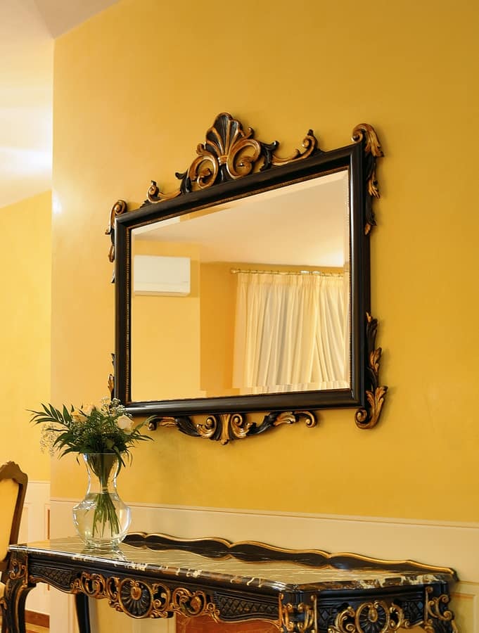 Article 811-SH Clara, Mirror in beech, finishing in antiqued gold leaf