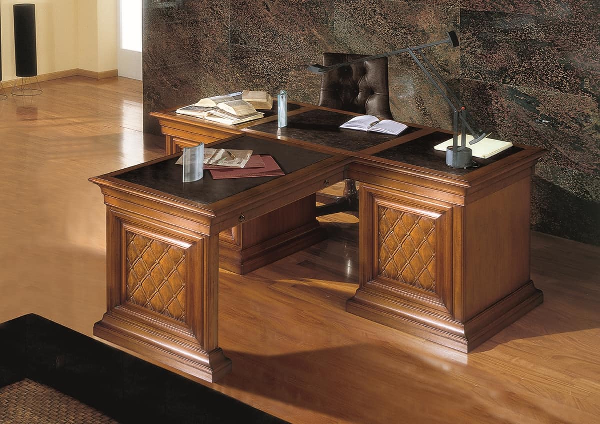 Classical directional writing desk | IDFdesign