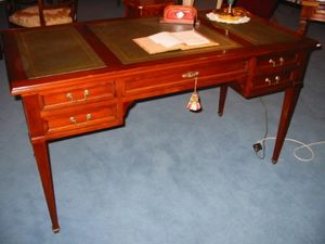 Art.507, Classic desk with leather top
