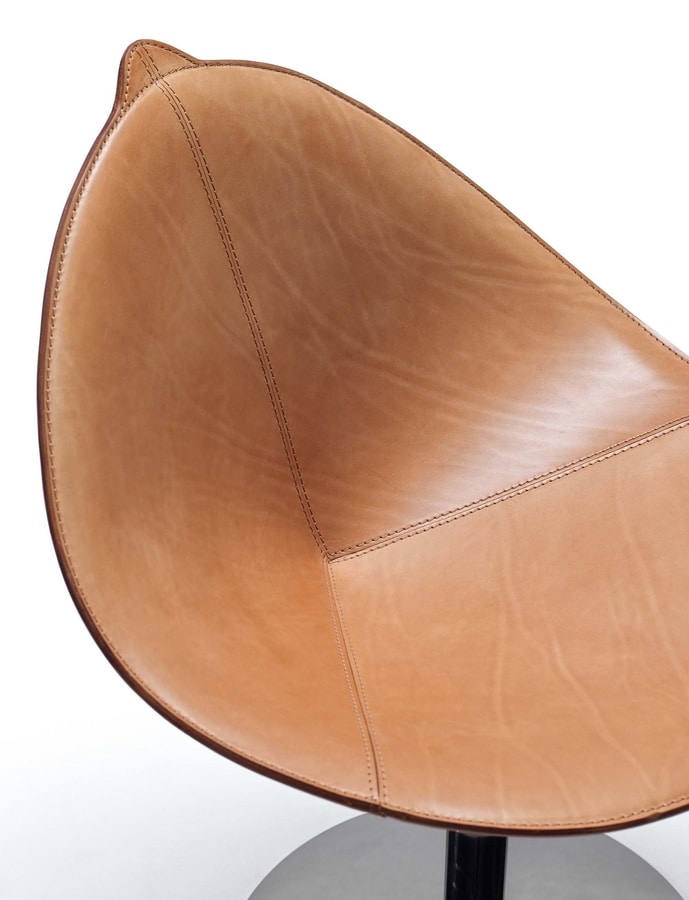 Fiorile BT, Swivel chair, upholstered in fine leather