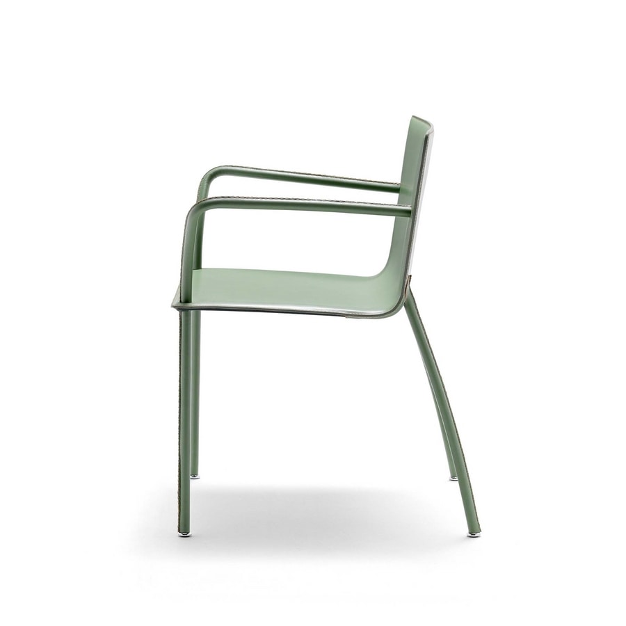 Lys P, Chair with a delicate design