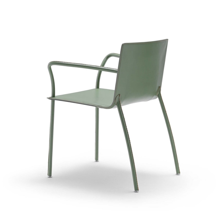 Lys P, Chair with a delicate design