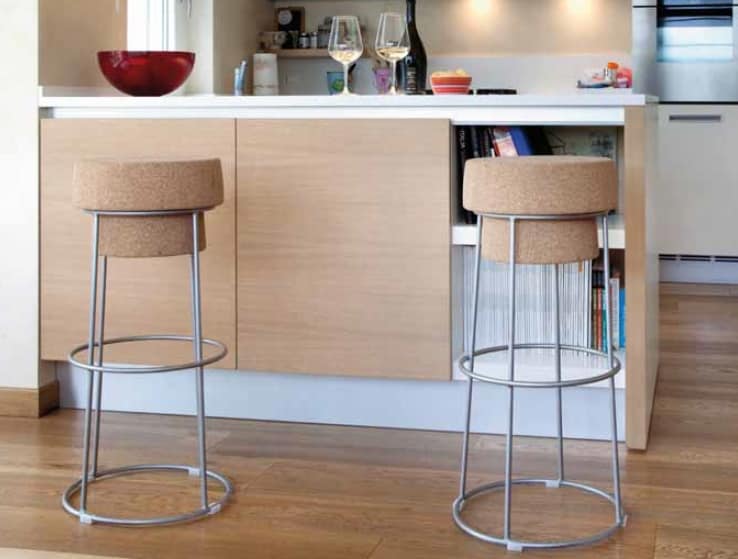 Busciomm-A, Barstool with round seat, bottle cap - shaped