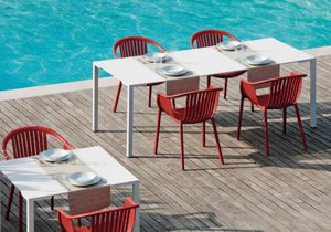 Togo H72, Metal tables usable outdoor