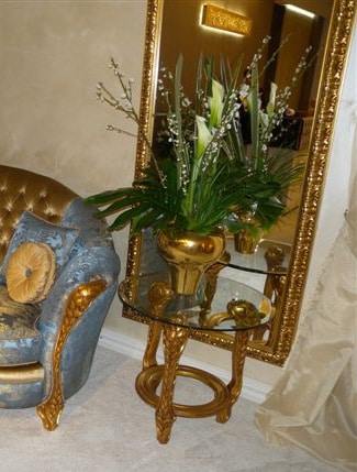 Art. LO 010 gold with bronze patina, Elegant outlet mirror with fine carvings
