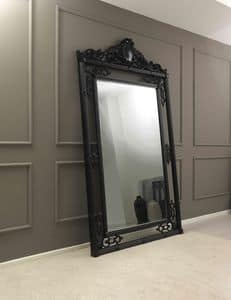 Bella, Mirror with frame in carved beech, classic