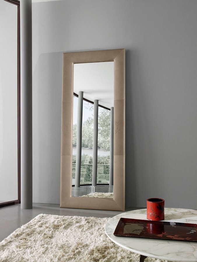 Medea, Mirror with leather frame