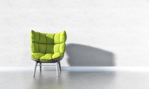 C50, Enveloping armchair with wooden base