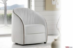Free, A cockpit armchair with a modern and simple style