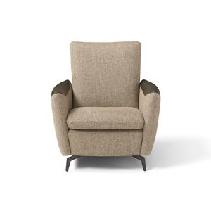Kilt, Armchair characterized by rounded shapes