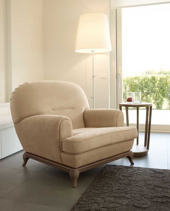 Massenet armchair, Rounded armchair, with wooden base