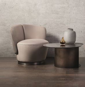 Yvonne, Armchair with soft and enveloping shapes