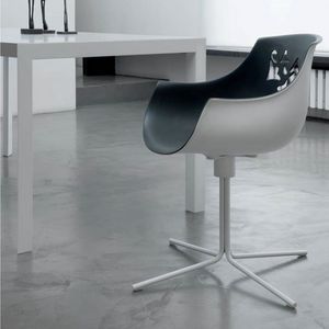Flora QT, Chair with swivel base