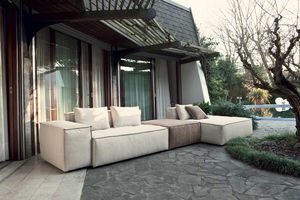 CUBO, Modular sofa with wide armrest