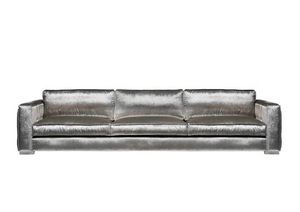 Kolossal, Sofa with generous volumes and clearly defined silhouette