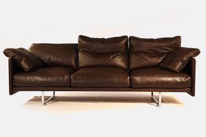 Tom, Leather sofa with steel legs