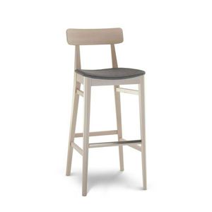 C70, Wooden stool for hotels