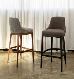 CLEO, Comfortable and solid wooden stool