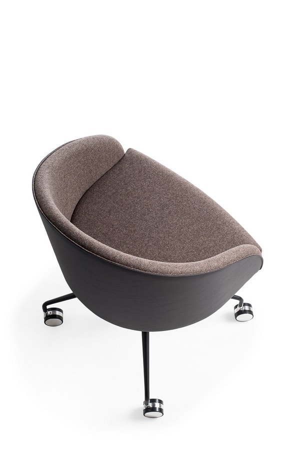 Kameo swivel, Armchair on castors, with an essential design