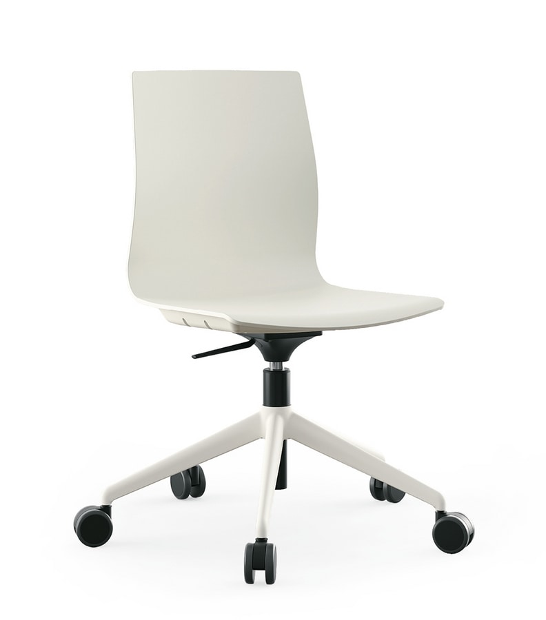 Q3, Height-adjustable chair on wheels