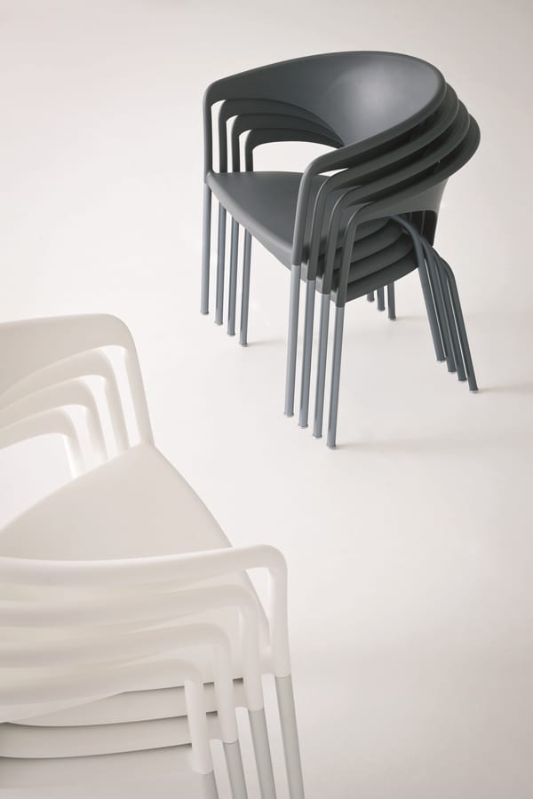 Terrasse, Armchair with sinuous shapes, for gardens and courtyards