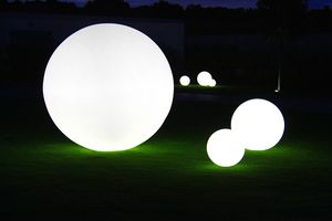 Globo Out, Outdoor floor lamps, made of polyethylene