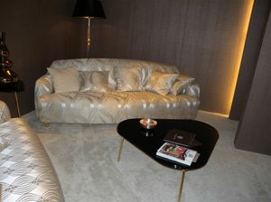 W01, Outlet sofa with a soft line