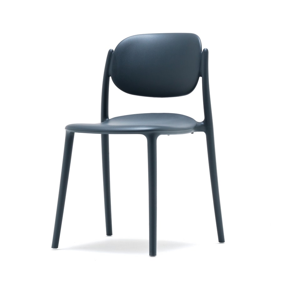 Boy, Polypropylene chair with an essential design