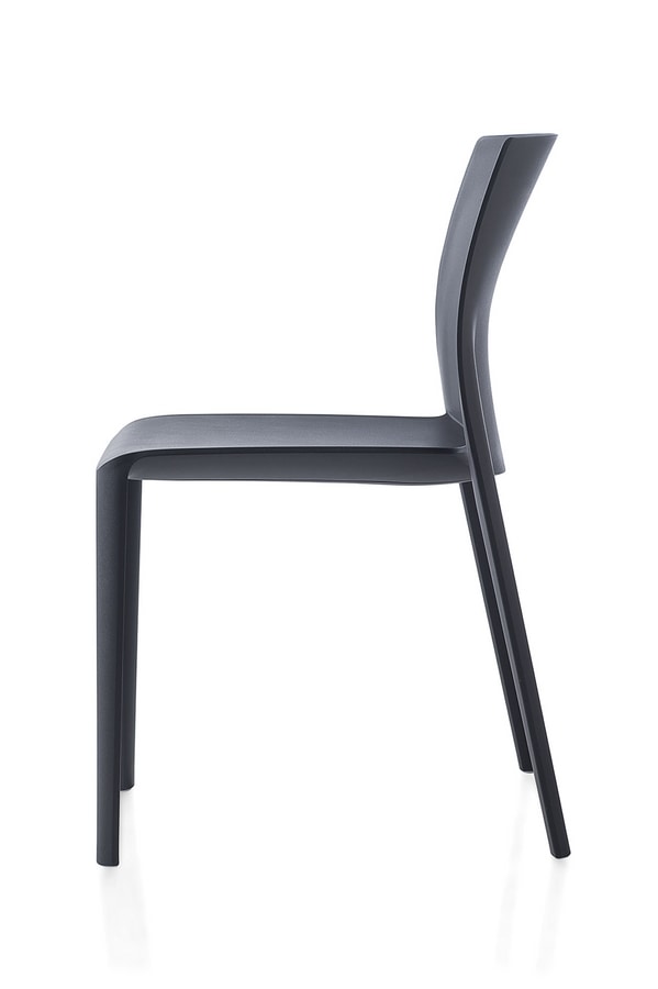 Klia, Stackable chair in polypropylene