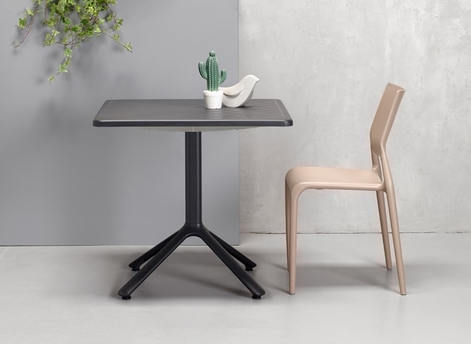 Sirio, Stackable chair with an essential design