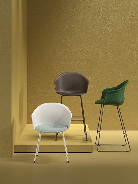 Máni Armshell plastic ST 4L, 4 legged stool, polypropylene shell
