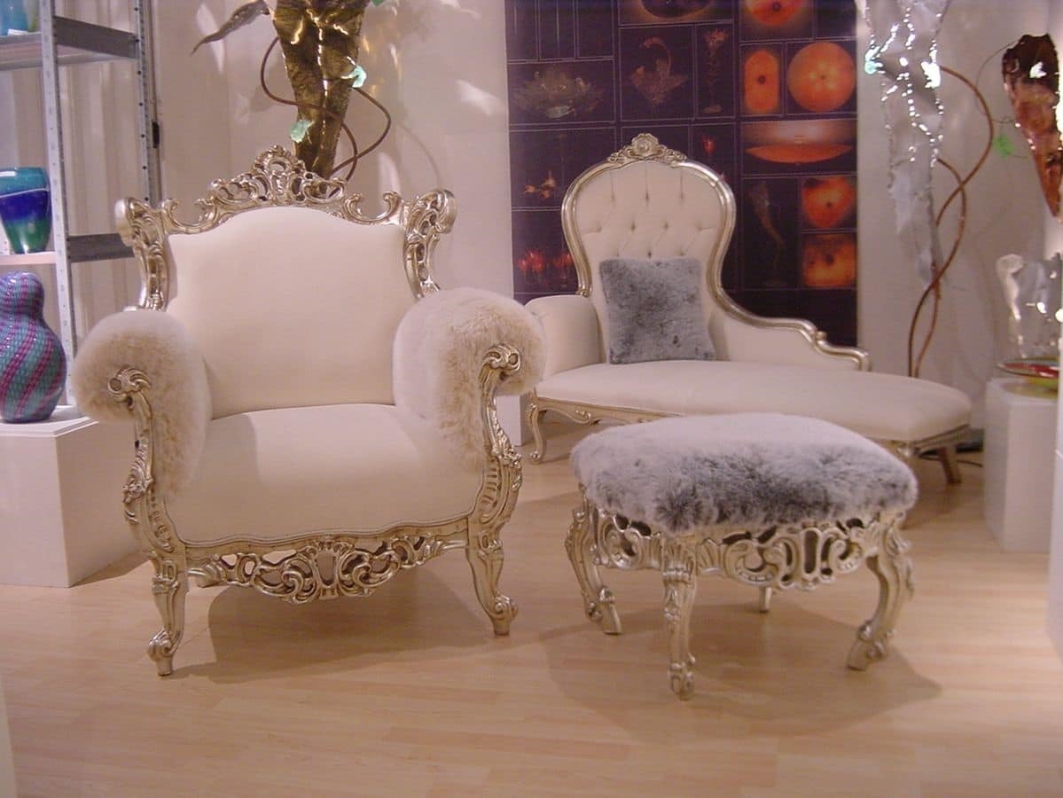 Finlandia, Classic style armchair with carved legs