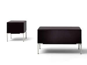 Panca L40, Bench covered in leather with steel feet