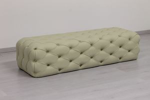 Chesterfield pouf, Classic pouf with capitonné padding