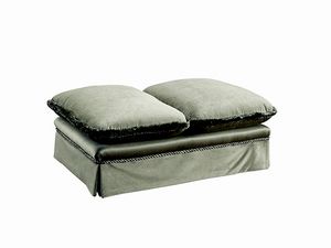 William pouf, Classic style pouf with two soft cushions