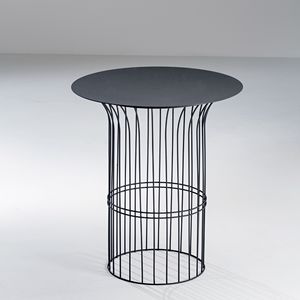 Circle HR684-050, Round side table in painted steel