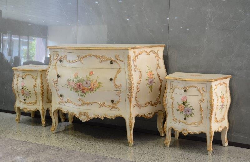 Outlet Chest Of Drawers And Bedside Tables In A Provencal Floral