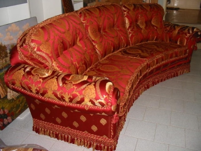 Art.109, Classic sofa with a curved design