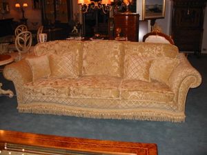 Art.120, Sofa with traditional lines