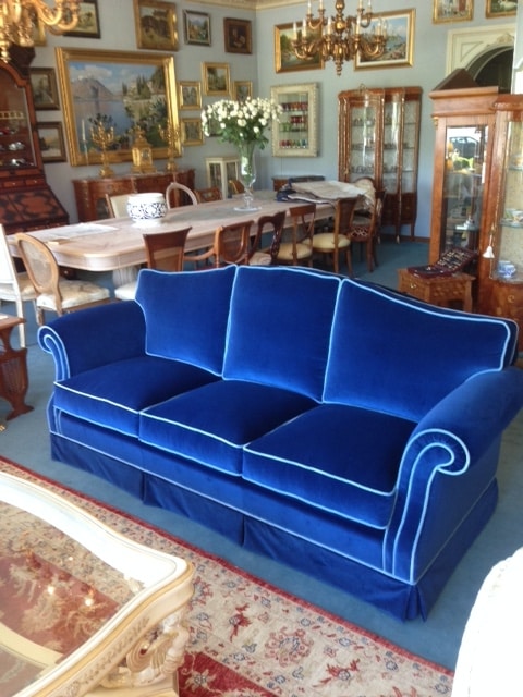 Art.139, Sofa upholstered in velvet