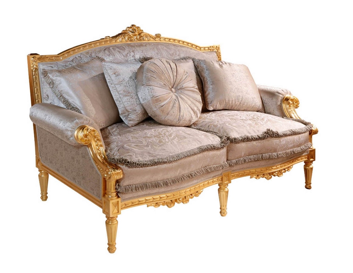 Art. 390/2, Classic style sofa, carved