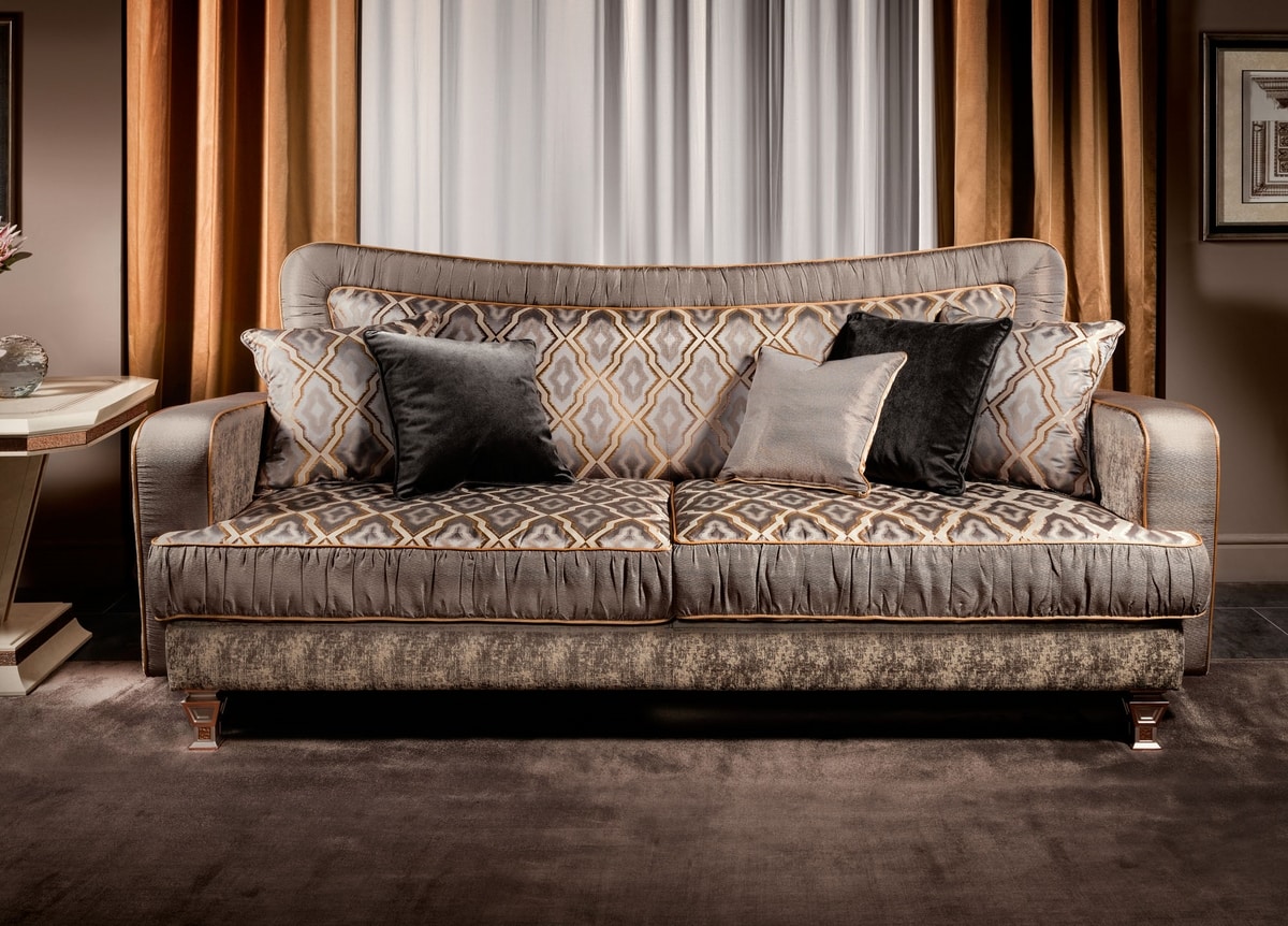 Dolce Vita sofa, Sofa with enveloping shapes