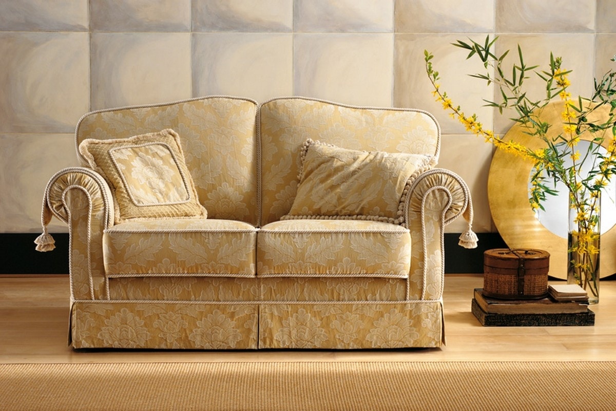 Royal, Sofa with a simple and classic design