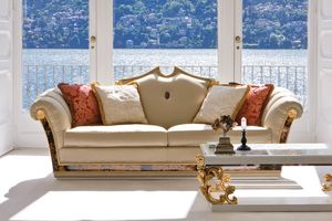 Stresa ST131, Classic sofa with carved decorations
