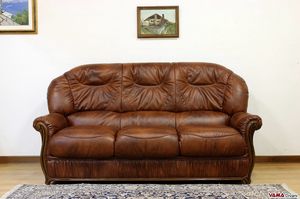 Susanna sofa, Leather and wood sofa, with enveloping and high back
