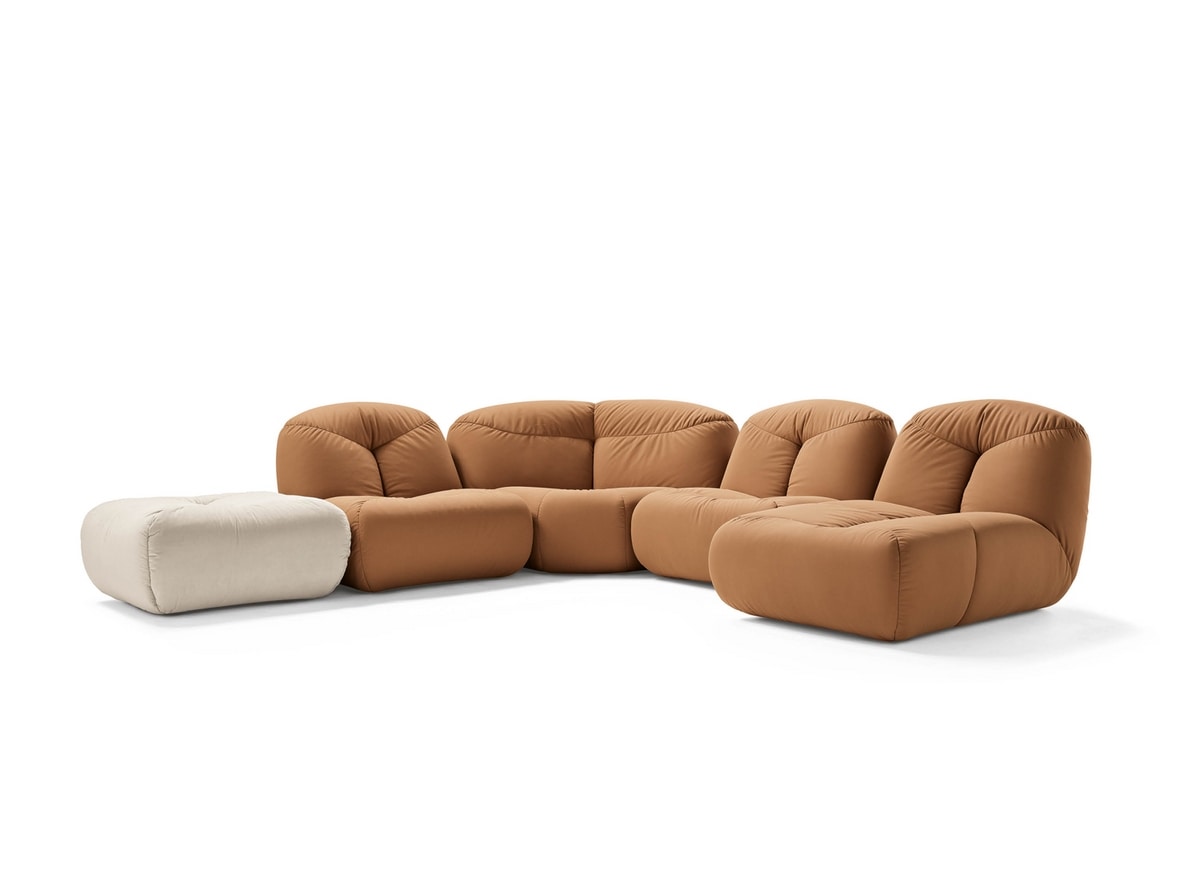 Chicca, Modular sofa with sinuous and rounded shapes