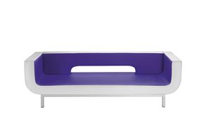 Gynos, Design sofa with metal legs